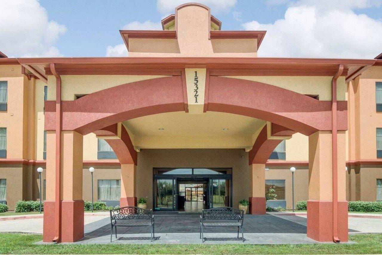 Springwood Suites Houston Iah - Beltway 8 Buitenkant foto