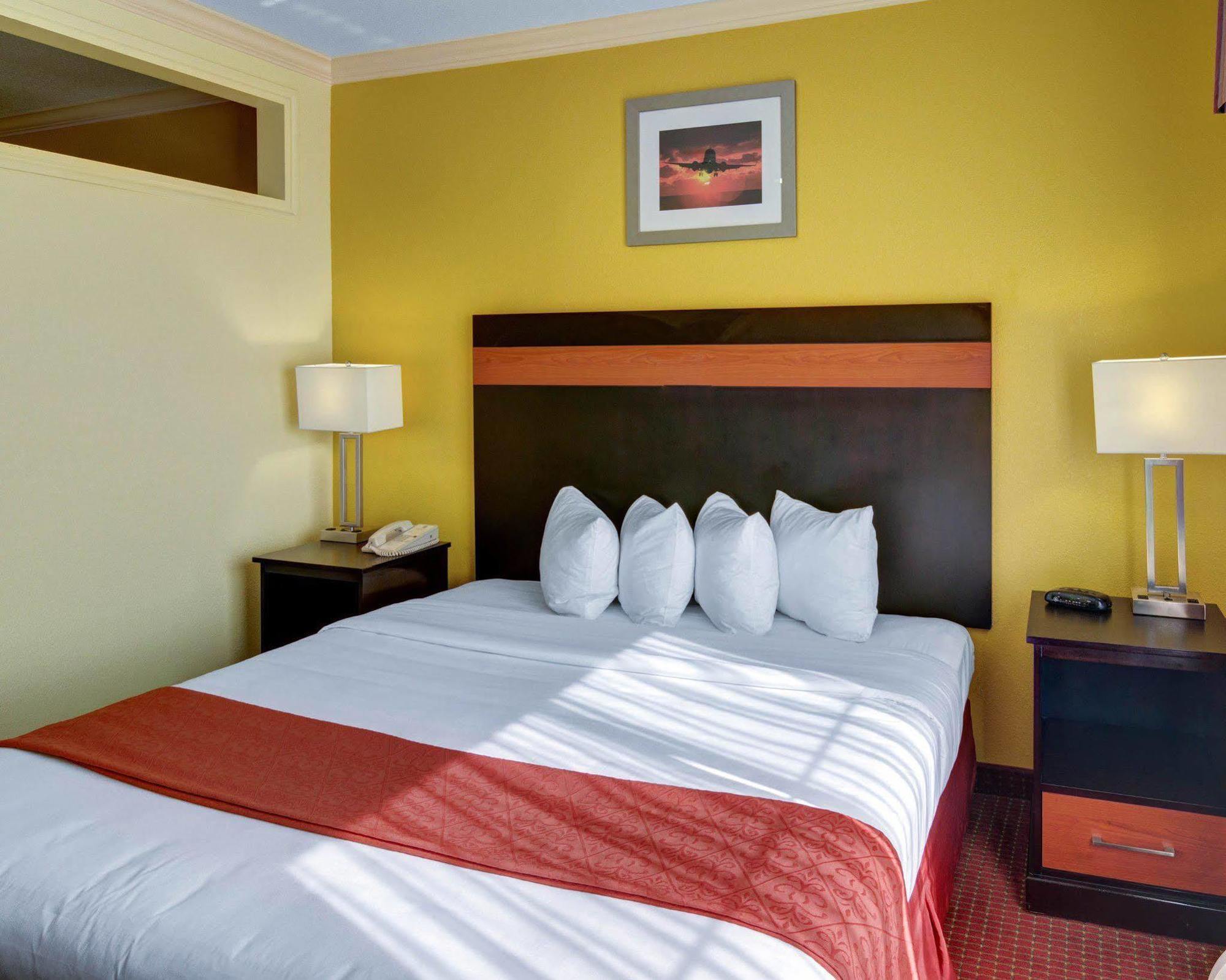 Springwood Suites Houston Iah - Beltway 8 Buitenkant foto