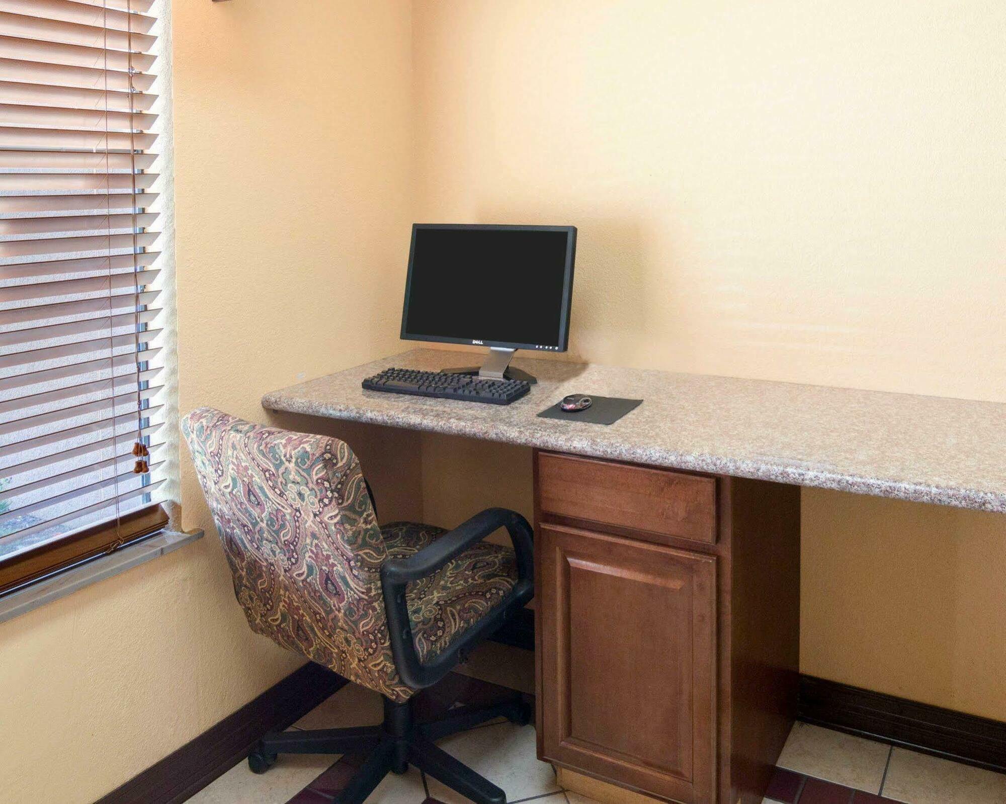 Springwood Suites Houston Iah - Beltway 8 Buitenkant foto